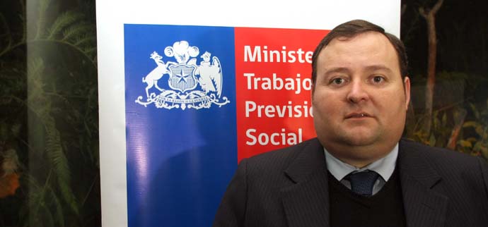 Rolando Fuentes asume como nuevo Seremi del Trabajo Rolando Fuentes asume como nuevo Seremi del Trabajo