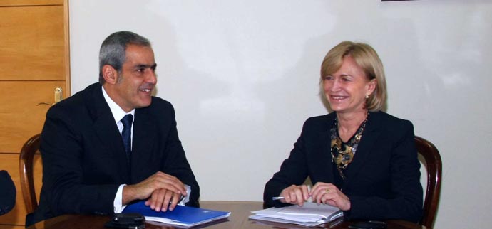 Ministra Matthei y Fiscal Sabas Chahuán buscan agilizar remates de bienes incautados a narcotraficantes Ministra Matthei y Fiscal Sabas Chahuán buscan agilizar remates de bienes incautados a narcotraficantes