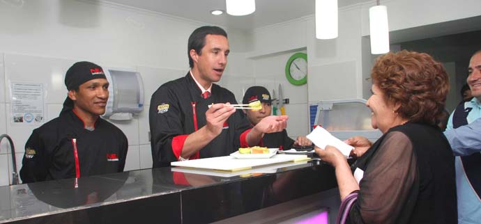 Ministro Jobet llama a los empleadores a entregar aguinaldo con anticipación a los trabajadores Ministro Jobet llama a los empleadores a entregar aguinaldo con anticipación a los trabajadores