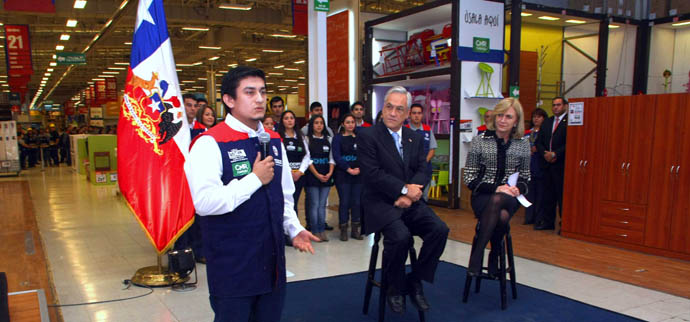 Presidente Piñera y ministra Matthei anuncian contrato especial que beneficiará a más de 180.000 estudiantes-trabajadores
