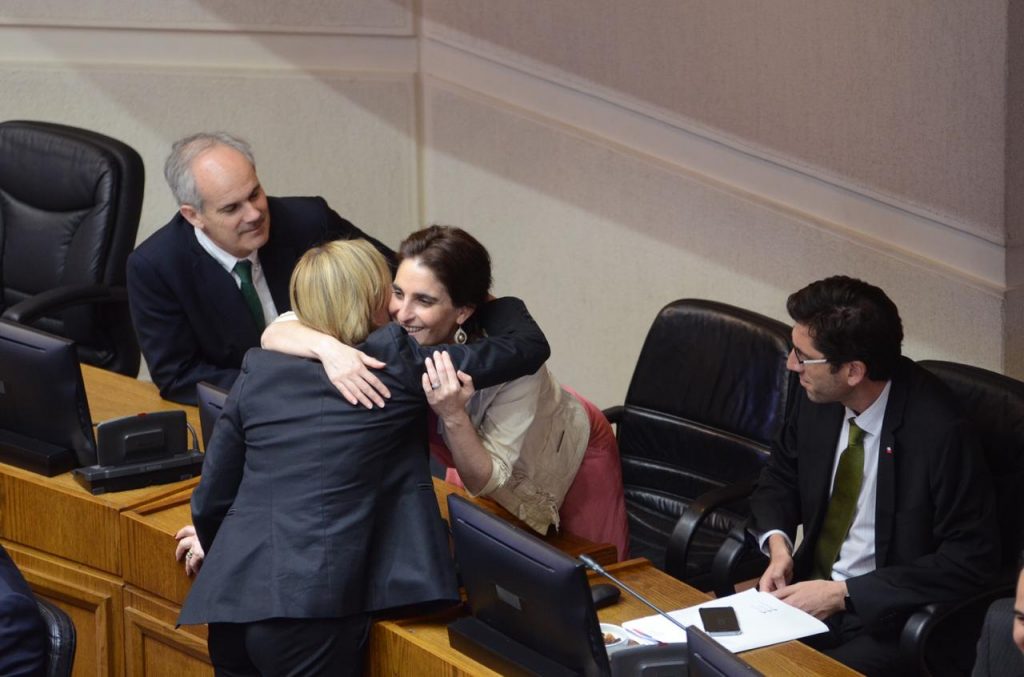 Imagen Ministra María José Zaldivar congreso aprueba Ley Corta que subirá hasta 50% beneficios del Pilar Solidario